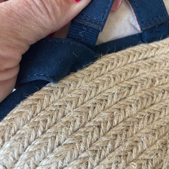 Chic Navy Blue Dolce Vita Wedge Sandals in size 8 - Picture 6 of 8